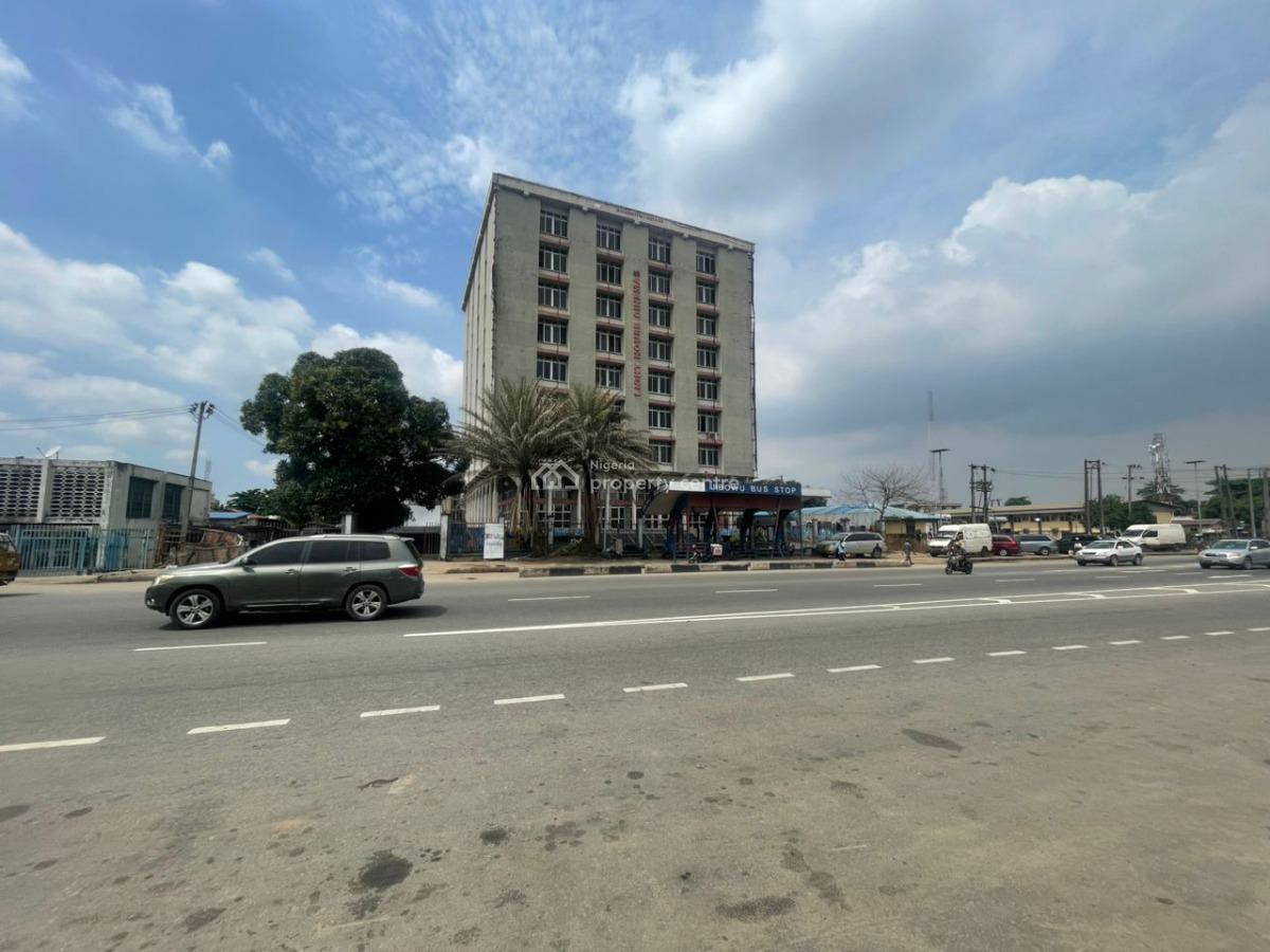 Open Plan Office Building on 8 Floors, Muritala Muhammed Way, Jibowu, Yaba, Lagos, Church for Rent