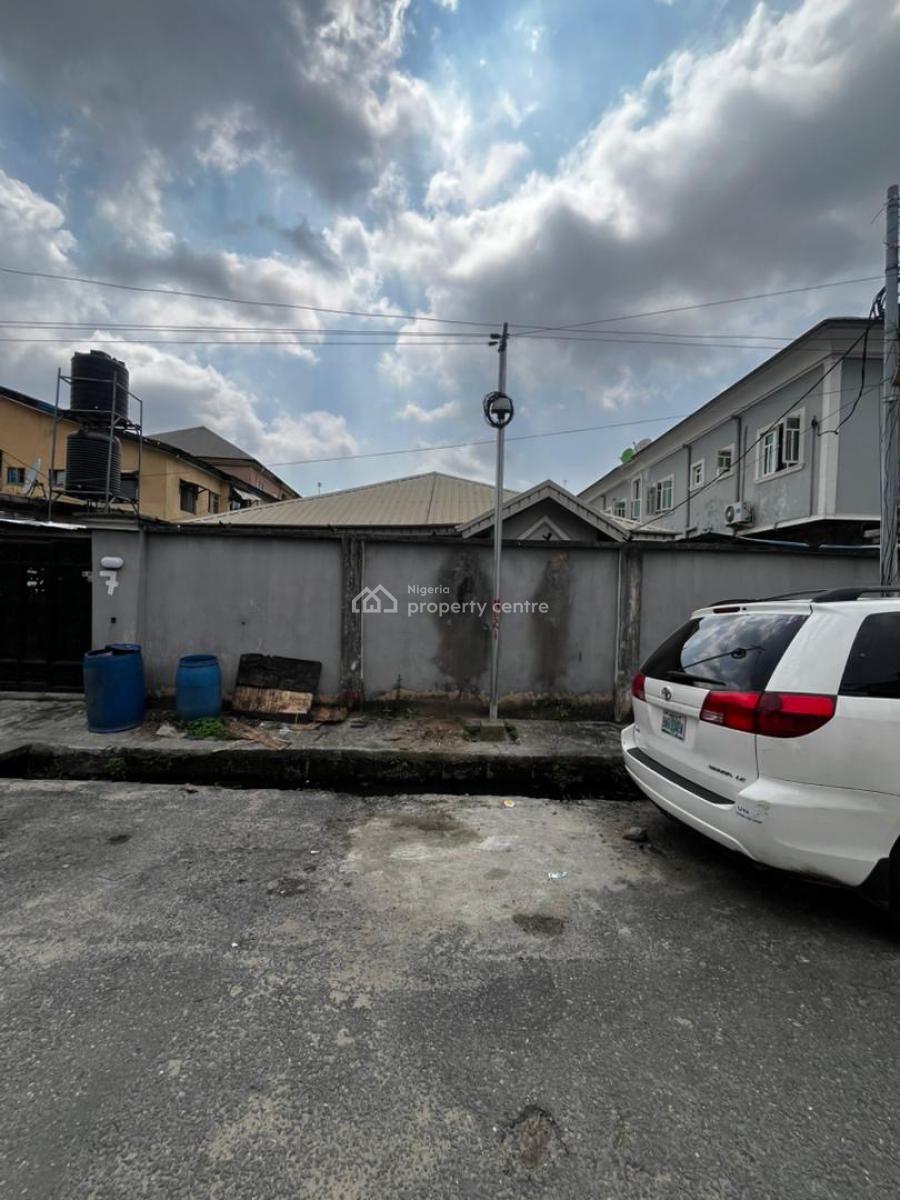 3 Bedroom Bungalow on a Full Plot of Land, Off Ogunlana Drive, Ogunlana, Surulere, Lagos, Detached Bungalow for Sale