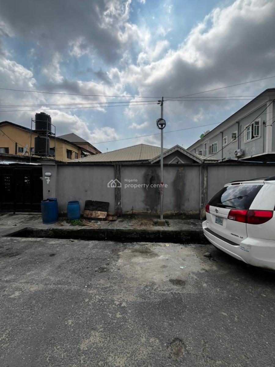 3 Bedroom Bungalow on a Full Plot of Land, Off Ogunlana Drive, Ogunlana, Surulere, Lagos, Detached Bungalow for Sale