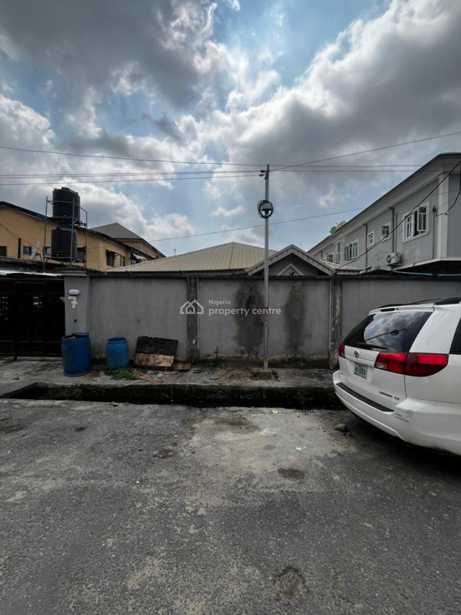 3 Bedroom Bungalow on a Full Plot of Land, Off Ogunlana Drive, Ogunlana, Surulere, Lagos, Detached Bungalow for Sale