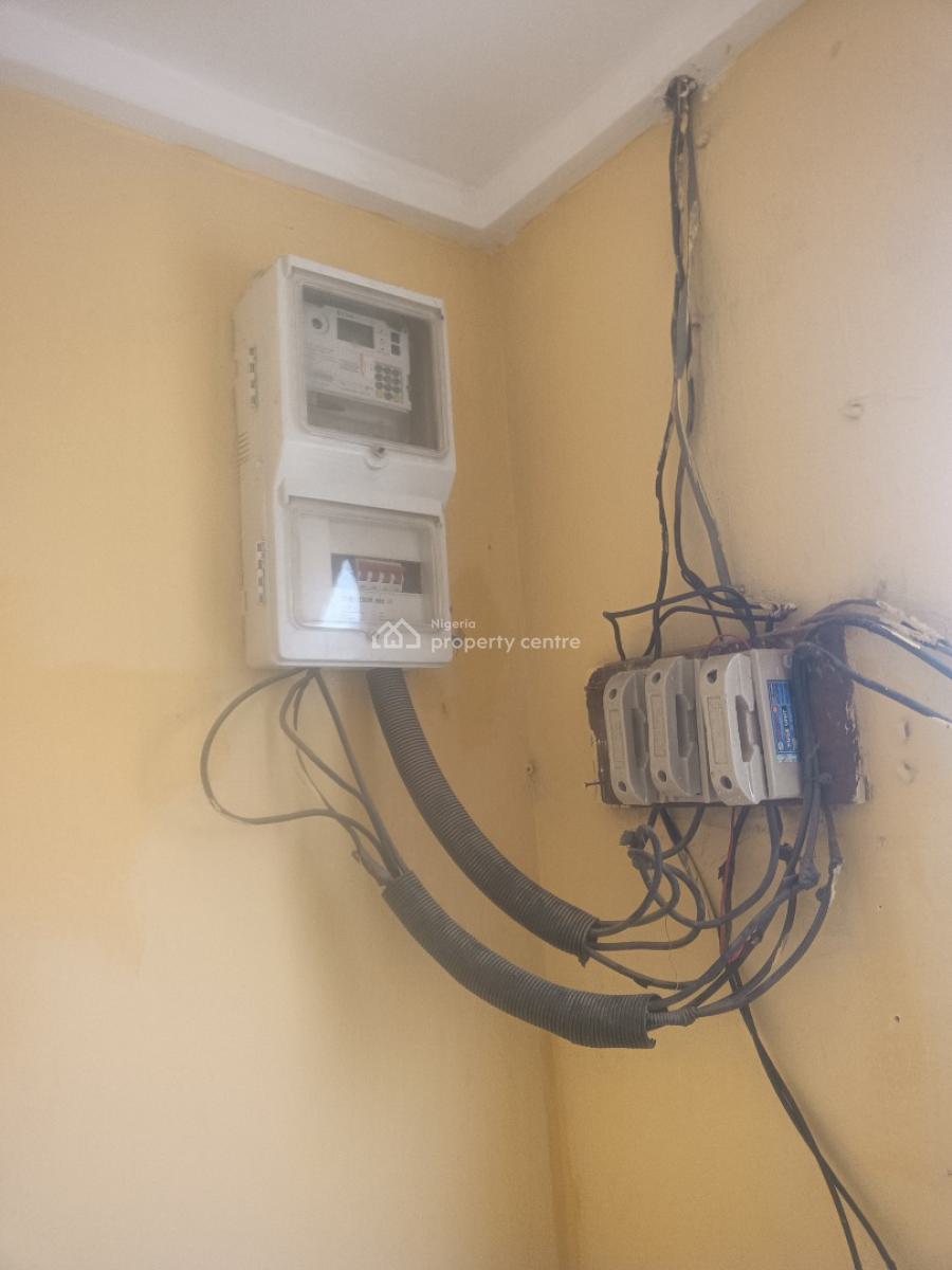 Renovated 3 Bedrom Flat (upstairs), Omole Phase 1, Ikeja, Lagos, Flat / Apartment for Rent