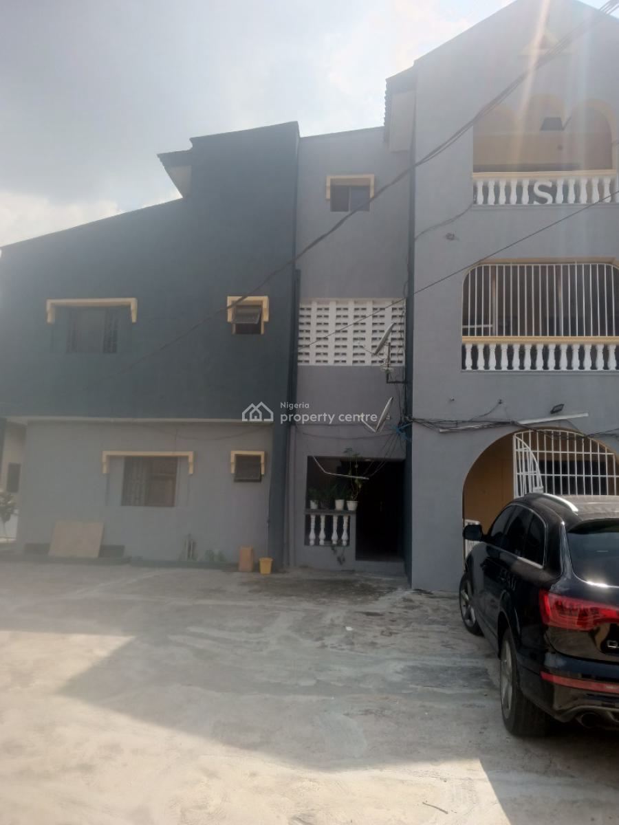 Renovated 3 Bedrom Flat (upstairs), Omole Phase 1, Ikeja, Lagos, Flat / Apartment for Rent