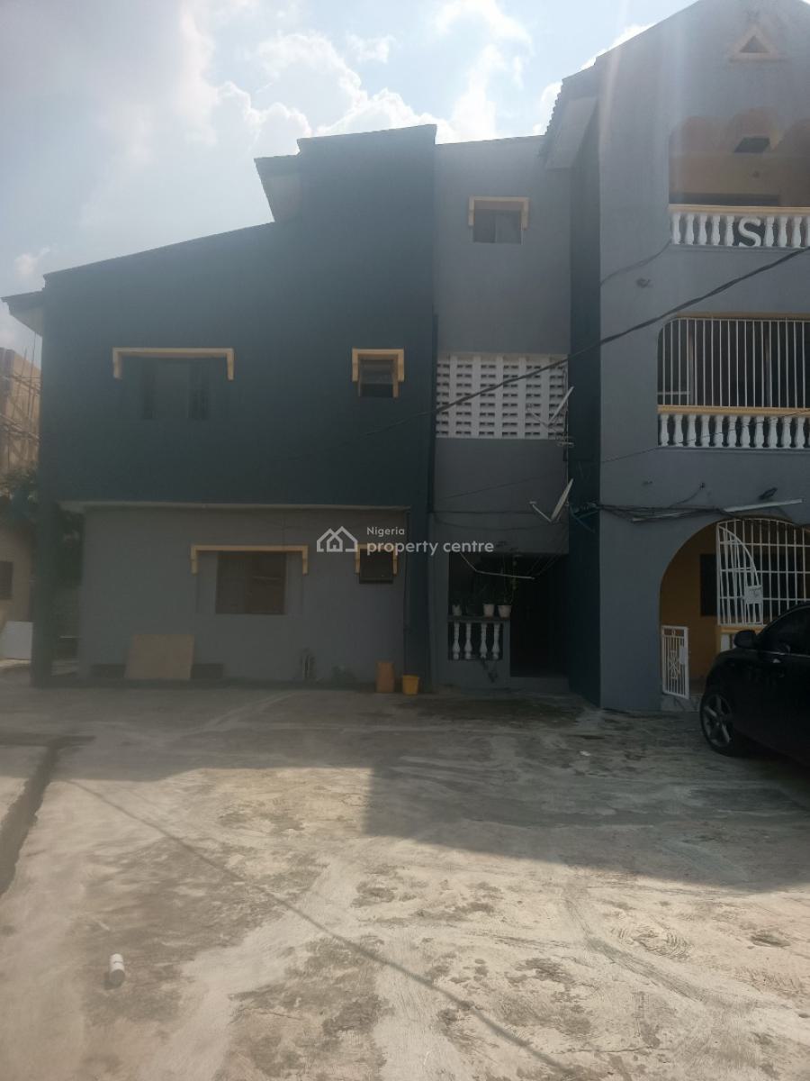 Renovated 3 Bedrom Flat (upstairs), Omole Phase 1, Ikeja, Lagos, Flat / Apartment for Rent