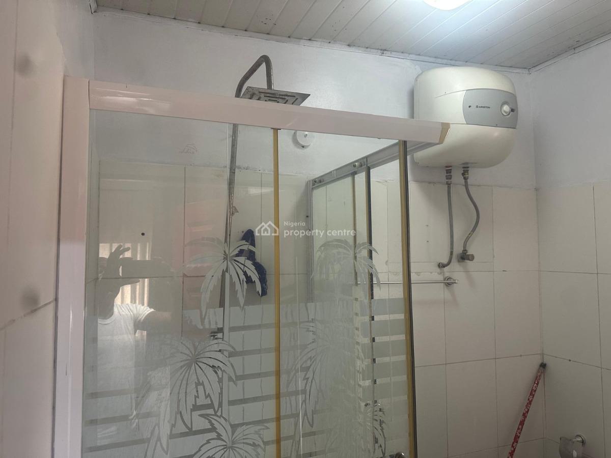 a Furnished En-suite Room Upstairs Sharing Only Kitchen, Oniru, Victoria Island (vi), Lagos, Self Contain (single Rooms) for Rent