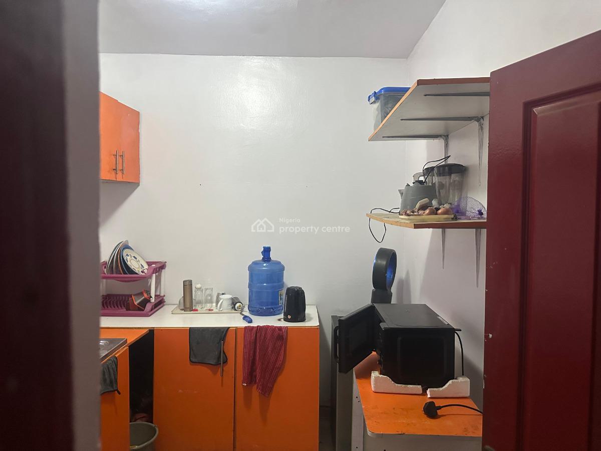 a Furnished En-suite Room Upstairs Sharing Only Kitchen, Oniru, Victoria Island (vi), Lagos, Self Contain (single Rooms) for Rent