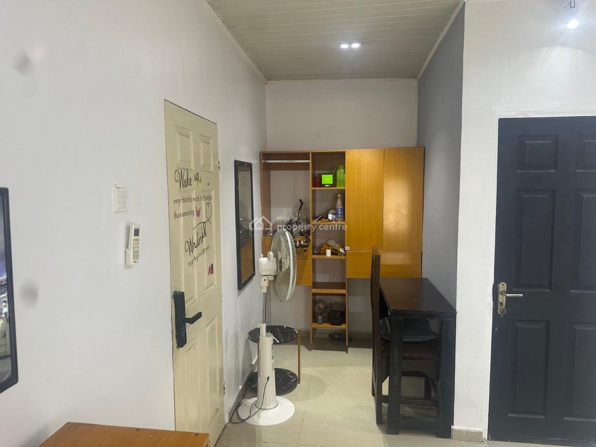 a Furnished En-suite Room Upstairs Sharing Only Kitchen, Oniru, Victoria Island (vi), Lagos, Self Contain (single Rooms) for Rent