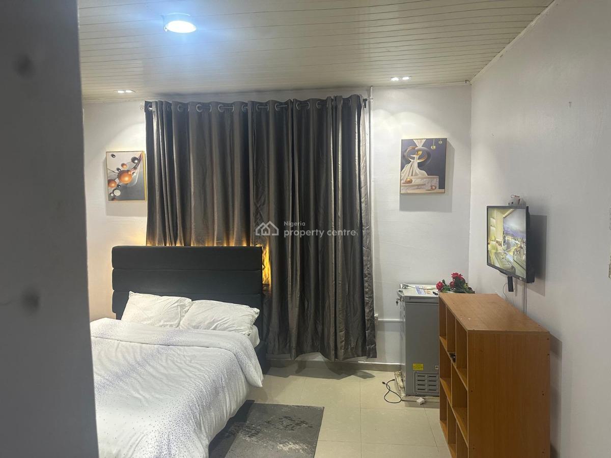 a Furnished En-suite Room Upstairs Sharing Only Kitchen, Oniru, Victoria Island (vi), Lagos, Self Contain (single Rooms) for Rent