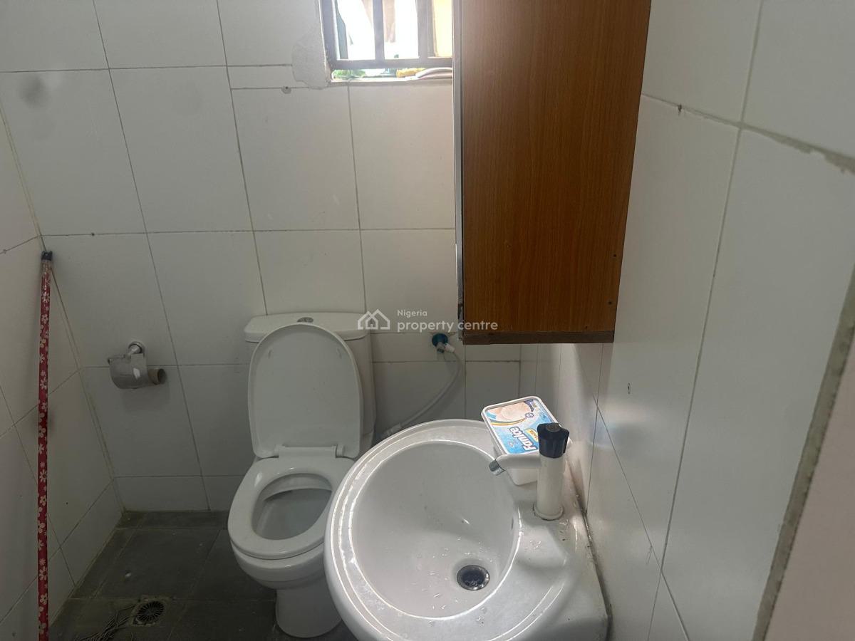 a Furnished En-suite Room Upstairs Sharing Only Kitchen, Oniru, Victoria Island (vi), Lagos, Self Contain (single Rooms) for Rent