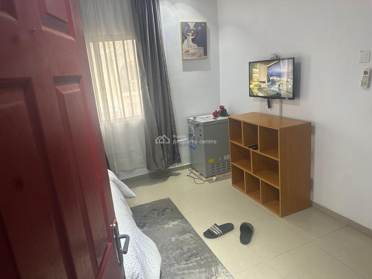 a Furnished En-suite Room Upstairs Sharing Only Kitchen, Oniru, Victoria Island (vi), Lagos, Self Contain (single Rooms) for Rent