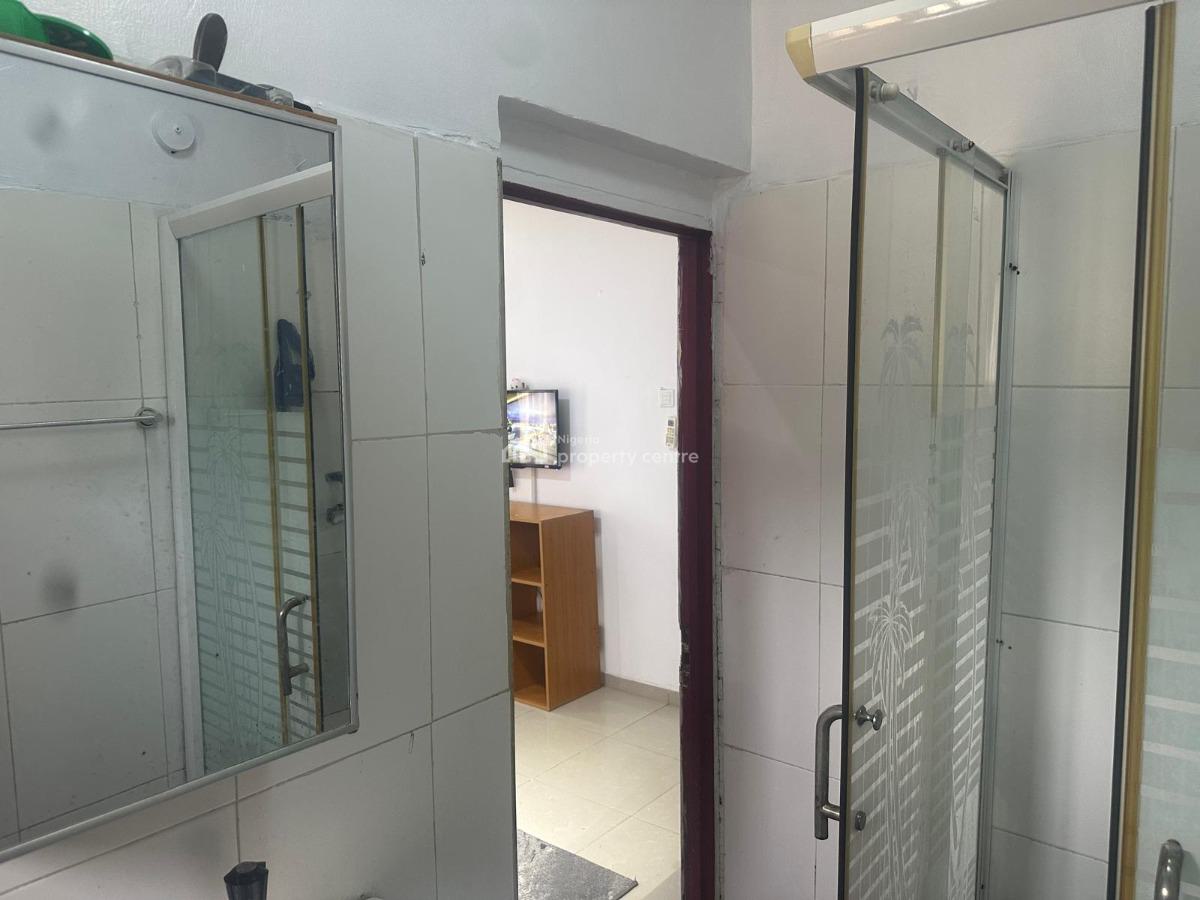 a Furnished En-suite Room Upstairs Sharing Only Kitchen, Oniru, Victoria Island (vi), Lagos, Self Contain (single Rooms) for Rent