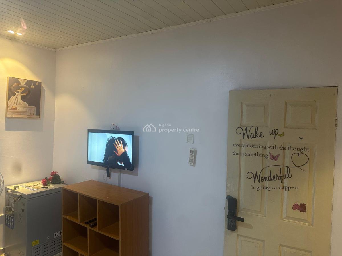 a Furnished En-suite Room Upstairs Sharing Only Kitchen, Oniru, Victoria Island (vi), Lagos, Self Contain (single Rooms) for Rent