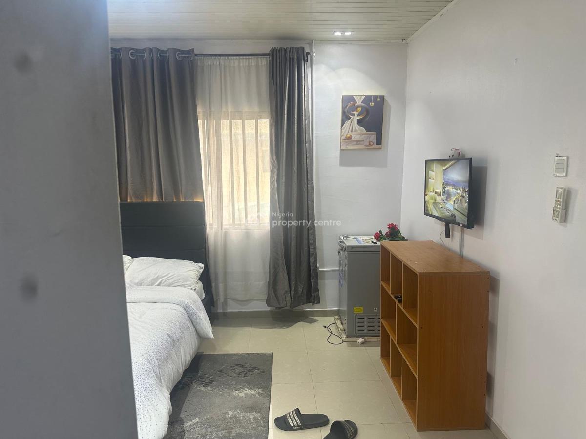 a Furnished En-suite Room Upstairs Sharing Only Kitchen, Oniru, Victoria Island (vi), Lagos, Self Contain (single Rooms) for Rent