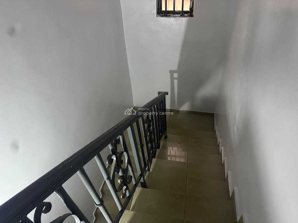a Furnished En-suite Room Upstairs Sharing Only Kitchen, Oniru, Victoria Island (vi), Lagos, Self Contain (single Rooms) for Rent