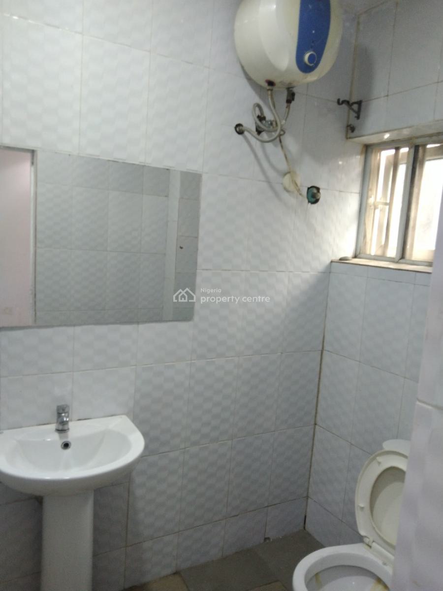 Newyork 2 Bedrooms Flat, Commercial Avenue, Yaba, Lagos, Flat / Apartment for Rent