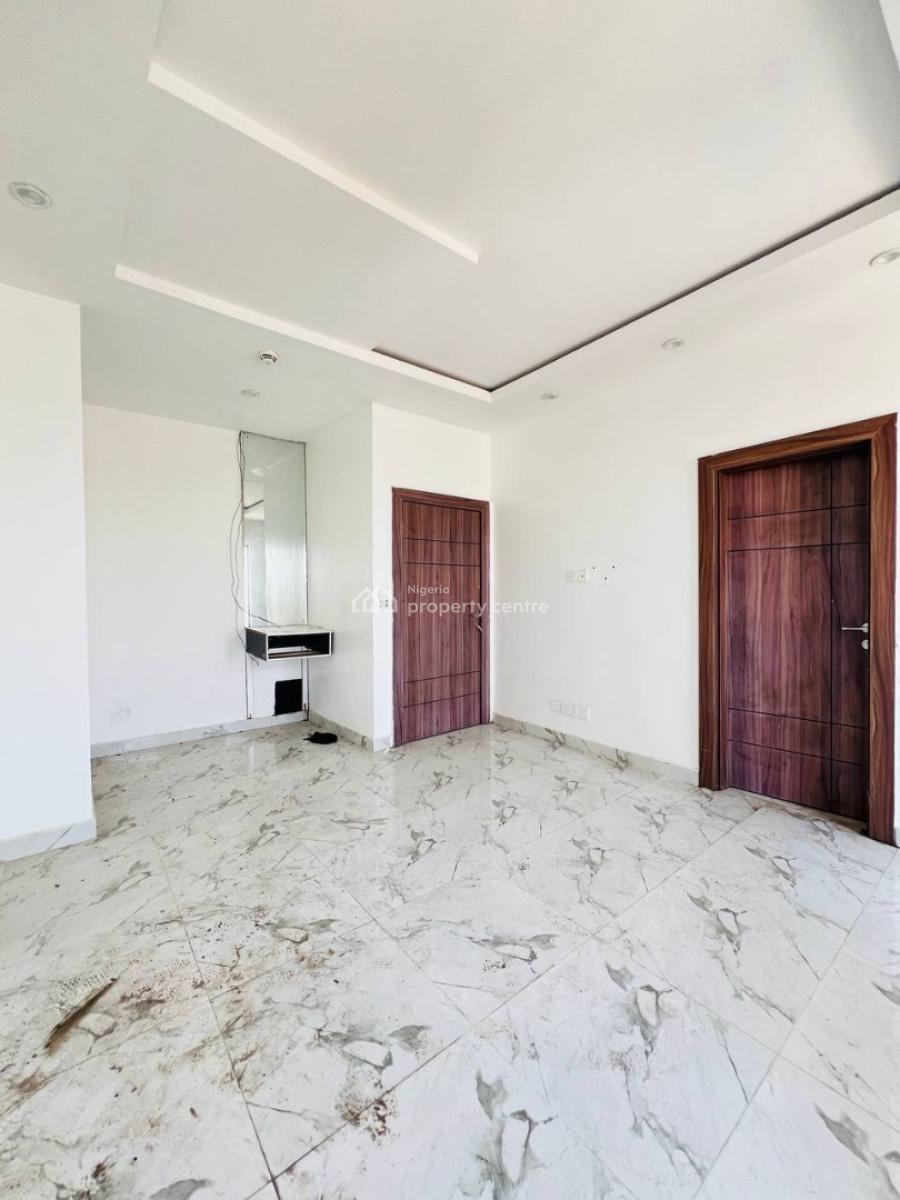 Fully Service 3 Bedroom Apartment +elevator, Inside Lekki Phase 1 Estate, Lekki Phase 1, Lekki, Lagos, Block of Flats for Sale