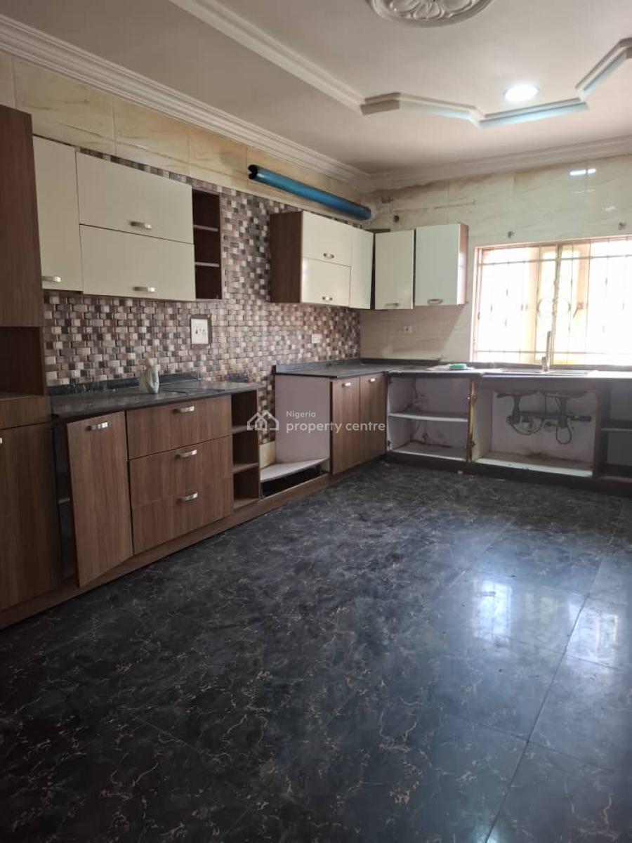 Clean 3 Bedroom with Bq Serviced with Generator, Guzape District, Abuja, Flat / Apartment for Rent