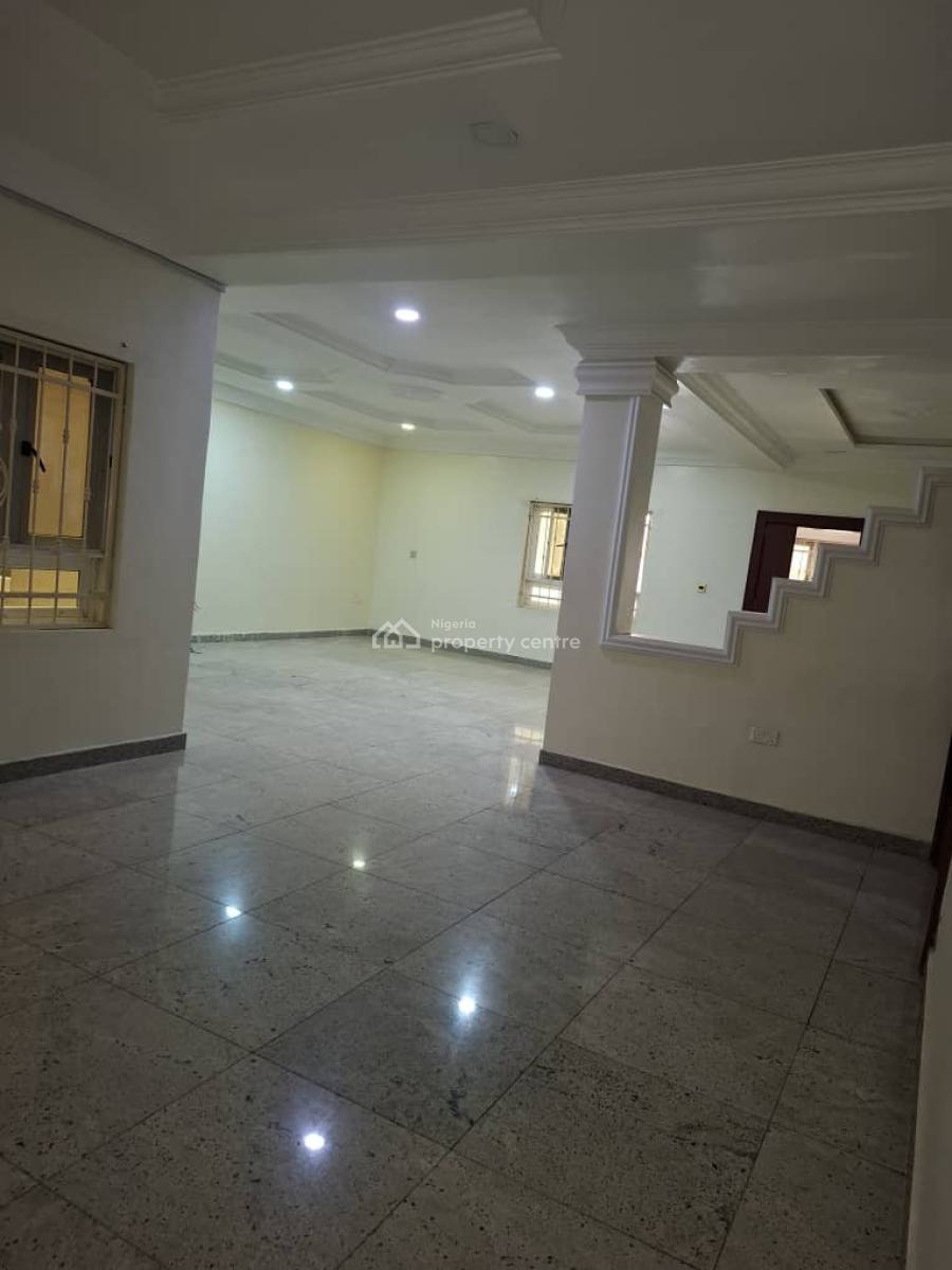 Clean 3 Bedroom with Bq Serviced with Generator, Guzape District, Abuja, Flat / Apartment for Rent