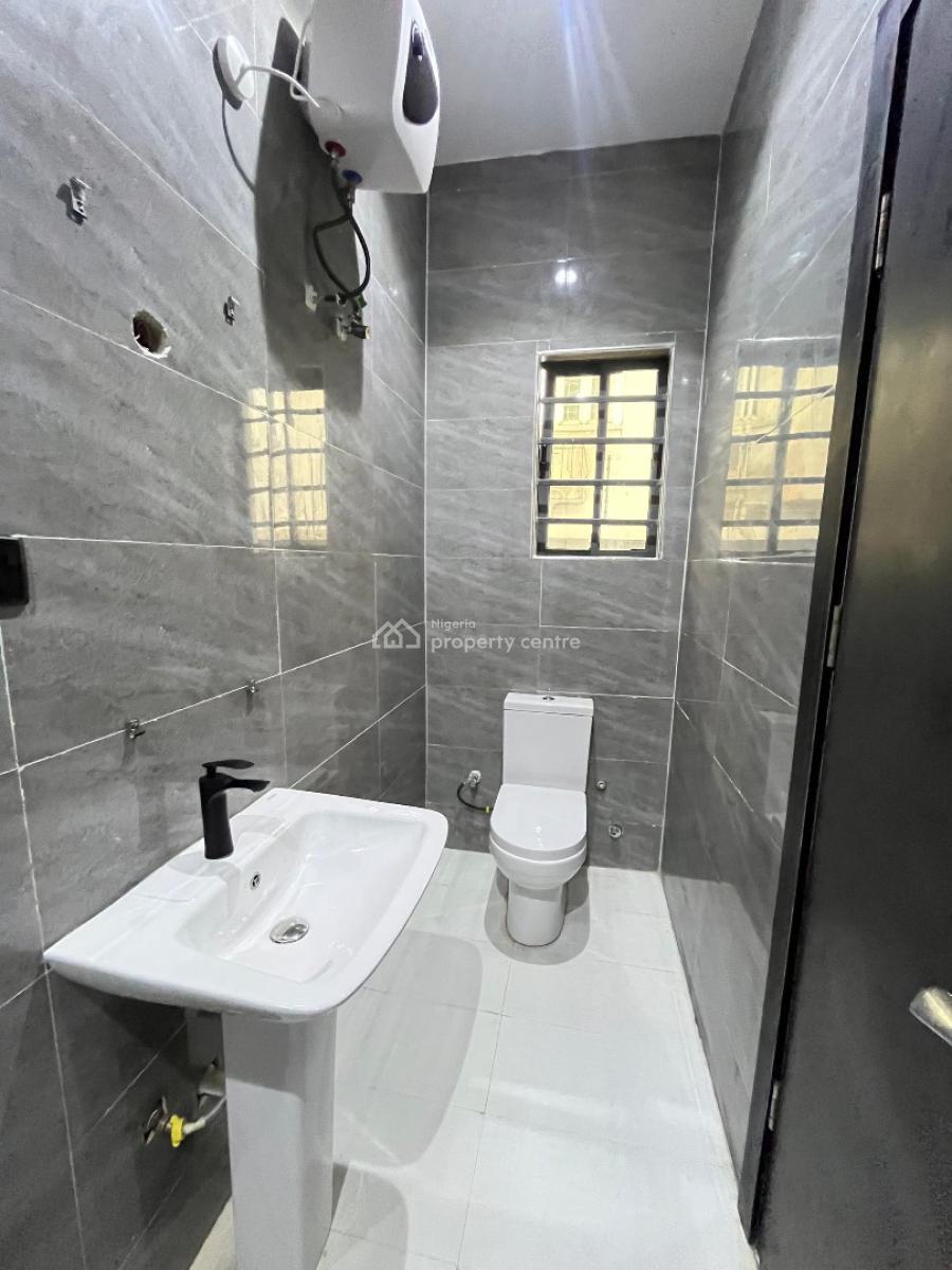 Beautiful 3bedroom Apartment with Elevator Suitable for Investment, Lekki Phase 1, Lekki, Lagos, Flat / Apartment for Sale