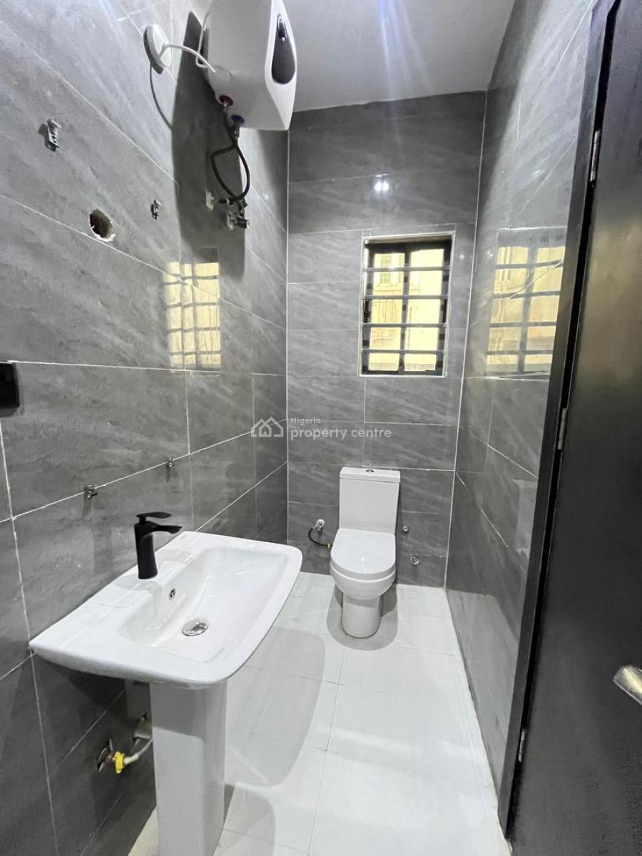 Beautiful 3bedroom Apartment with Elevator Suitable for Investment, Lekki Phase 1, Lekki Phase 1, Lekki, Lagos, Block of Flats for Sale