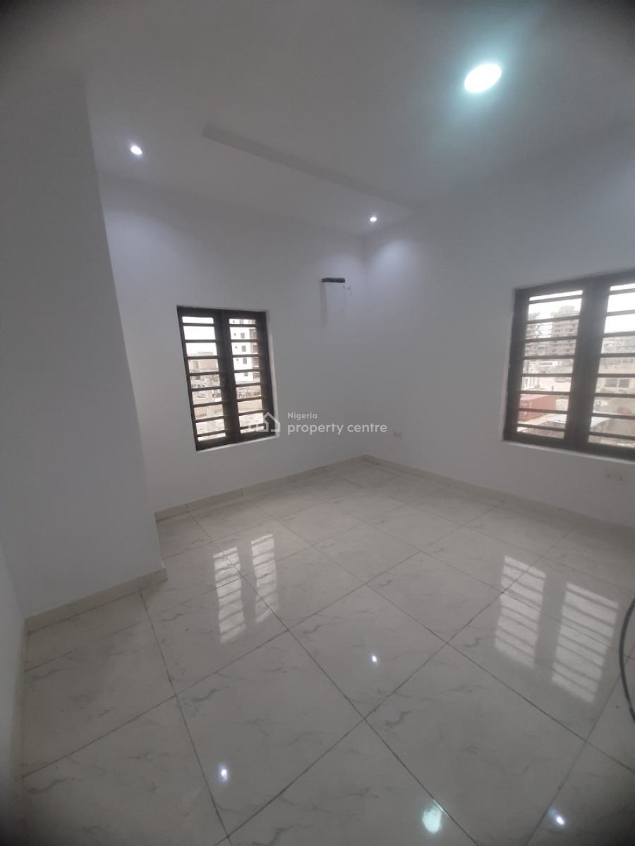 Brand New and Serviced with 24/7 Power Supply 3 Bedroom En-suite Flat, Lekki Phase 1, Lekki, Lagos, Flat / Apartment for Rent
