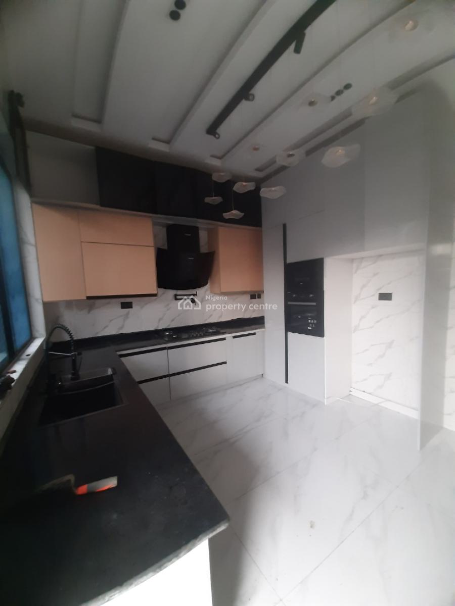 Brand New and Serviced 4 Bedroom En-suite Townhouse. It Will Come with, Lekki Phase 1, Lekki, Lagos, Terraced Duplex for Rent