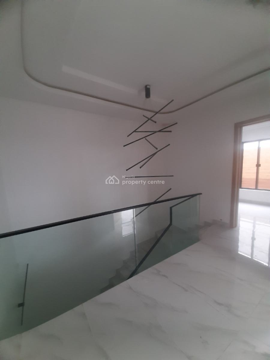 Brand New and Serviced 4 Bedroom En-suite Townhouse. It Will Come with, Lekki Phase 1, Lekki, Lagos, Terraced Duplex for Rent