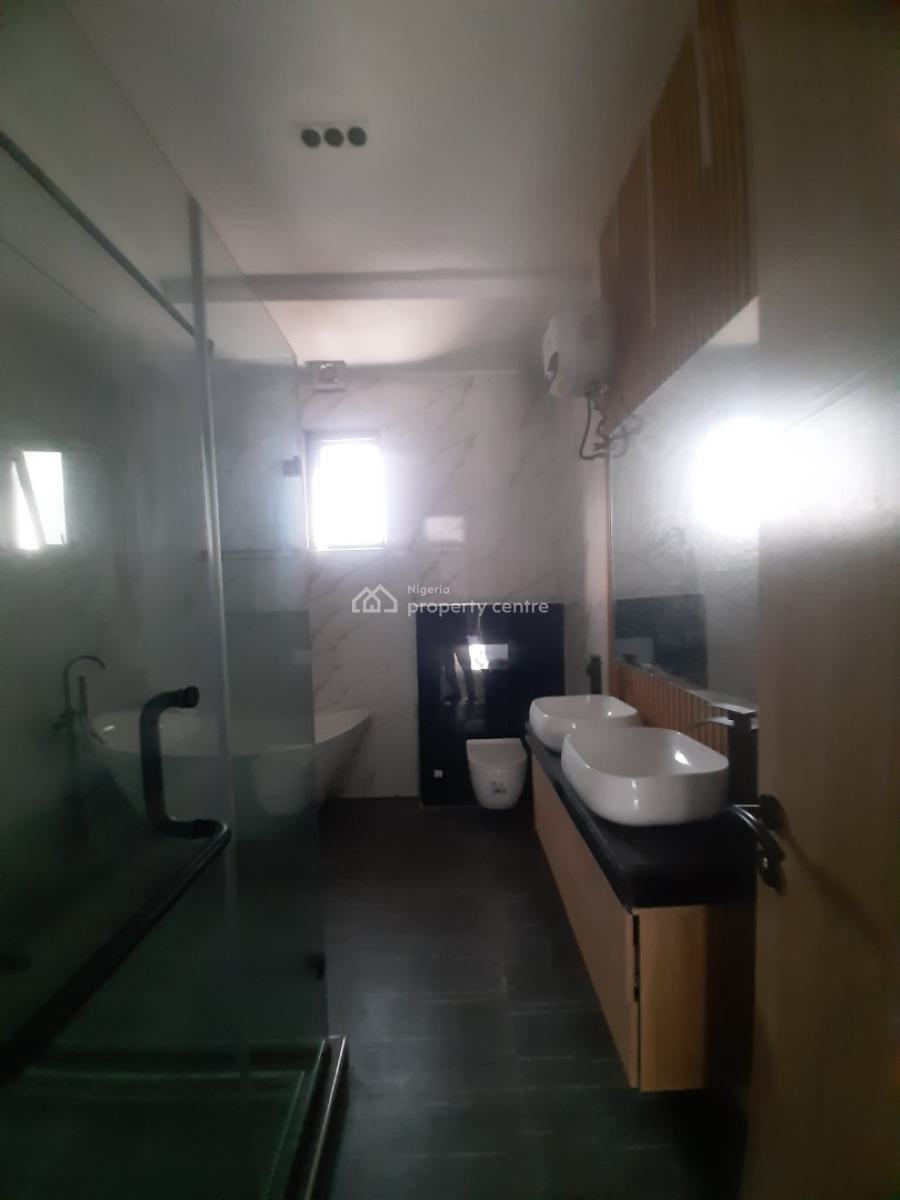 Brand New and Serviced 4 Bedroom En-suite Townhouse. It Will Come with, Lekki Phase 1, Lekki, Lagos, Terraced Duplex for Rent