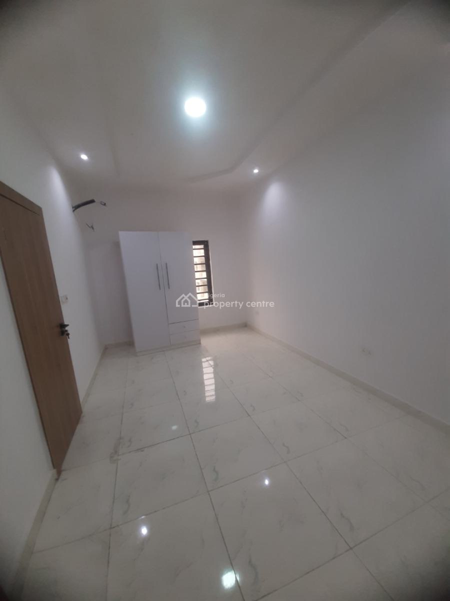 Brand New and Serviced with 24/7 Power Supply 2 Bedroom En-suite Flat, Lekki Phase 1, Lekki, Lagos, Flat / Apartment for Rent