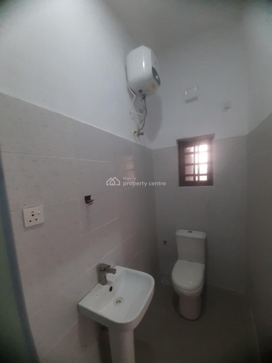 Brand New and Serviced with 24/7 Power Supply 2 Bedroom En-suite Flat, Lekki Phase 1, Lekki, Lagos, Flat / Apartment for Rent