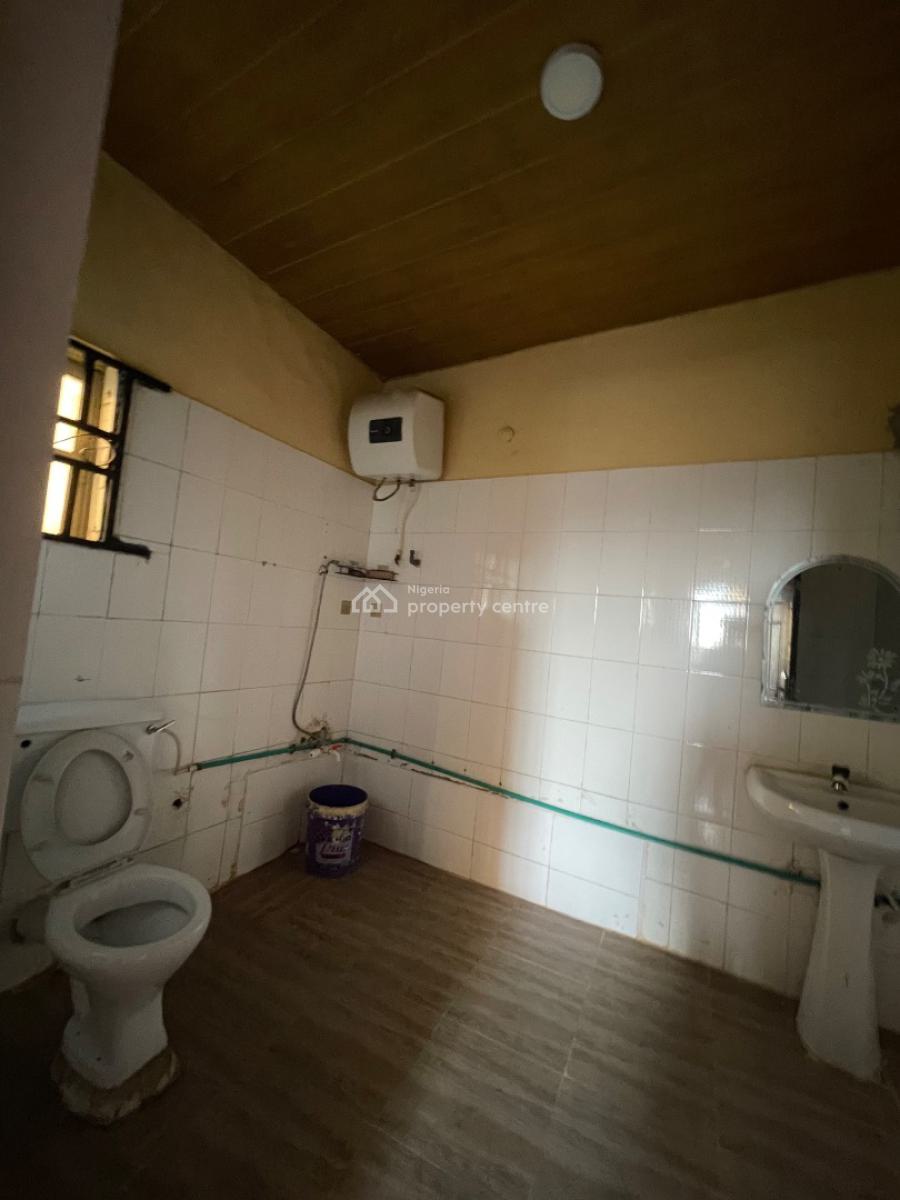 One Room in a Shared Apartment, Idowu Estate, Addo Road, Ajah, Lagos, Flat / Apartment for Rent