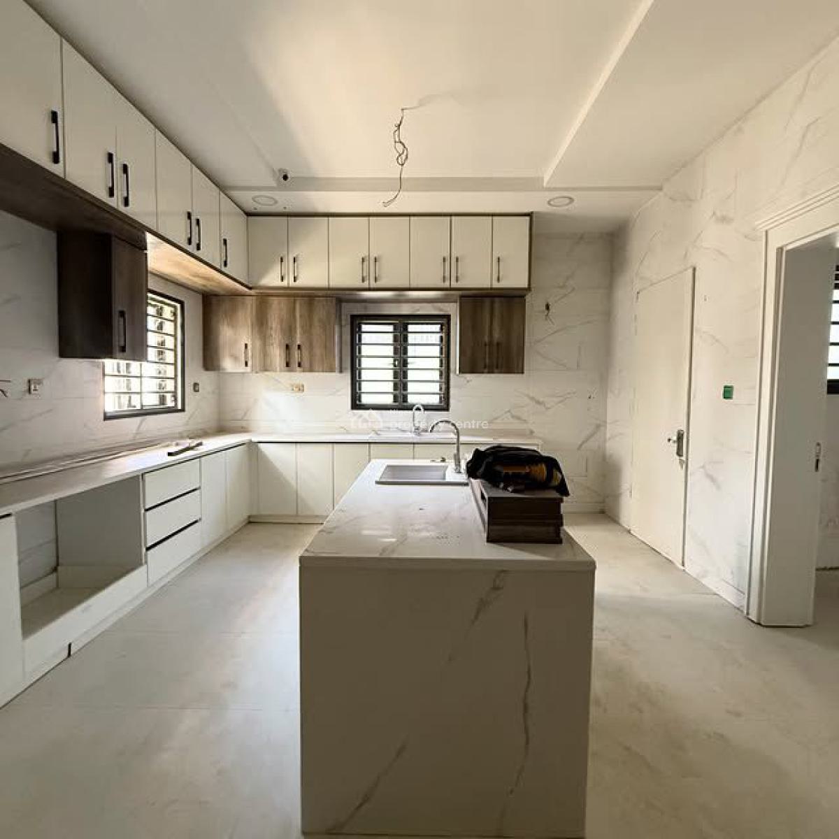 7 Bedroom Fully En-suite Smart Home with 1 Bq Attached, Asokoro District, Abuja, House for Sale