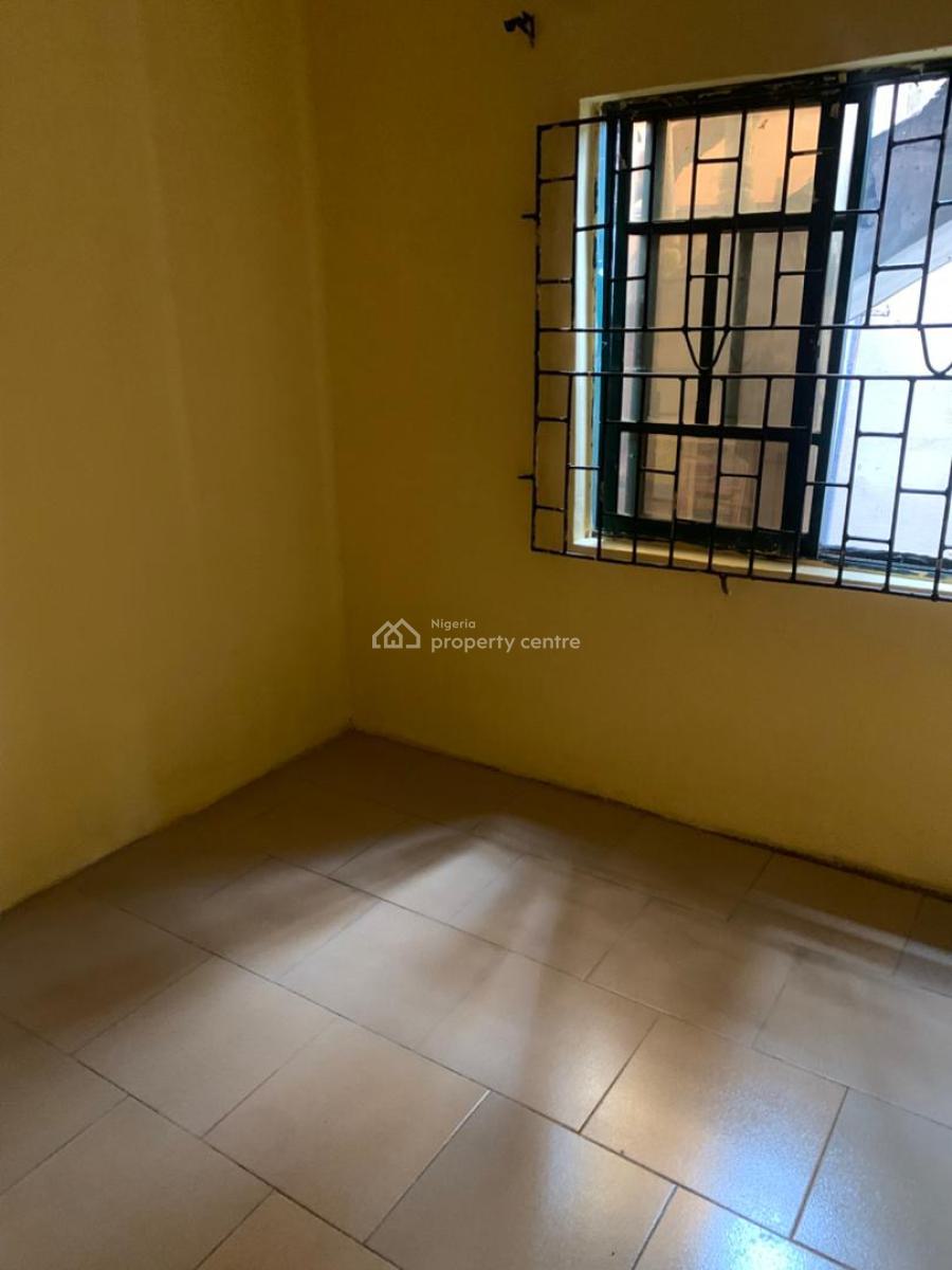Well Renovated 3 Bedroom with Adequate Parking, Ashi, Ibadan North, Oyo, Flat / Apartment for Rent