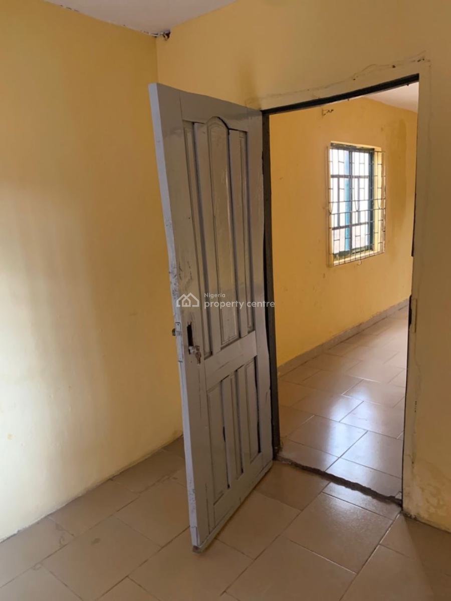 Well Renovated 3 Bedroom with Adequate Parking, Ashi, Ibadan North, Oyo, Flat / Apartment for Rent