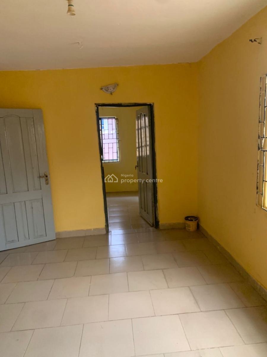 Well Renovated 3 Bedroom with Adequate Parking, Ashi, Ibadan North, Oyo, Flat / Apartment for Rent