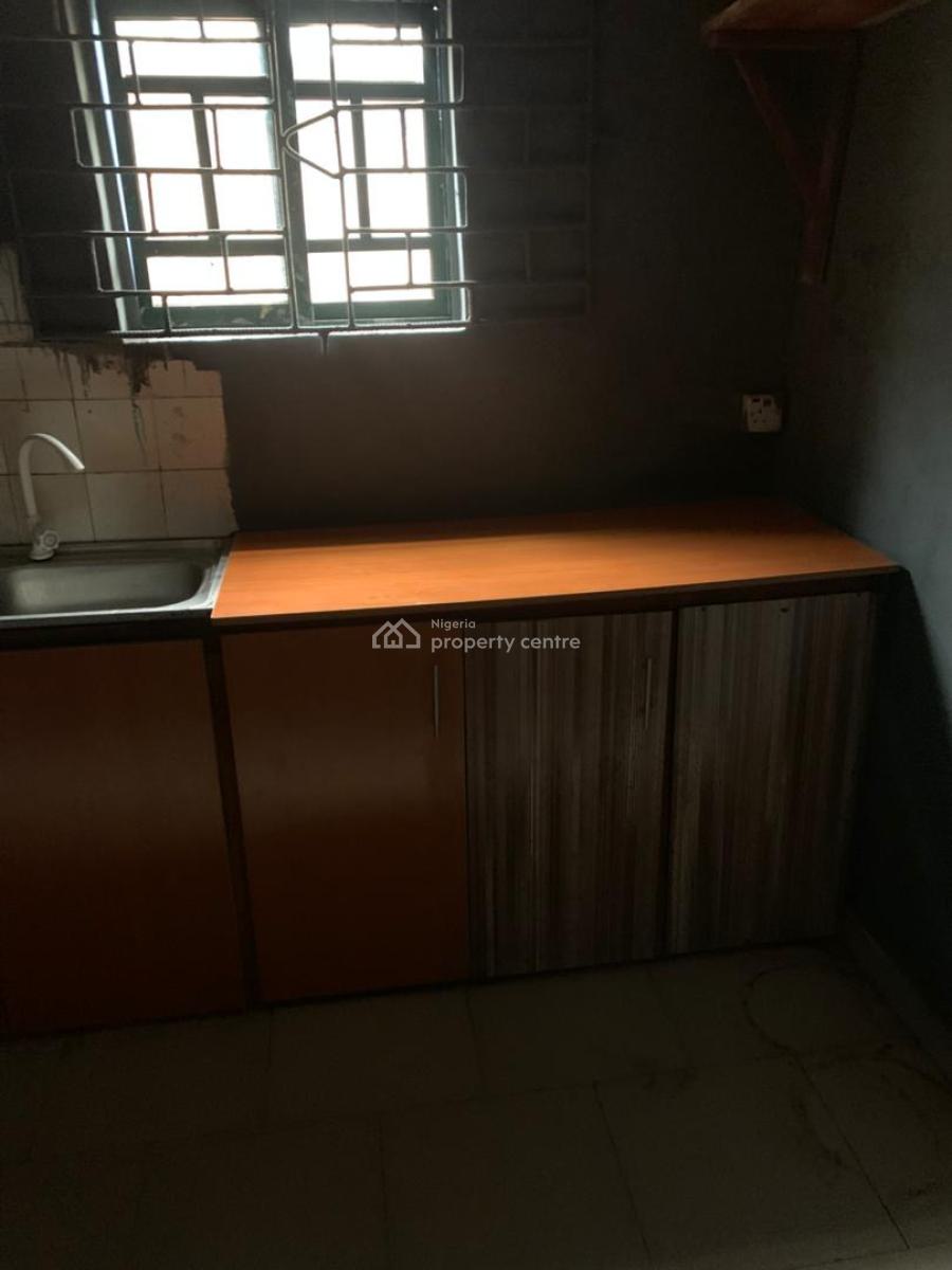 Well Renovated 3 Bedroom with Adequate Parking, Ashi, Ibadan North, Oyo, Flat / Apartment for Rent