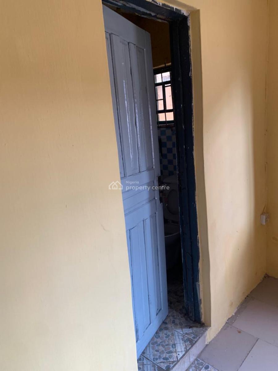 Well Renovated 3 Bedroom with Adequate Parking, Ashi, Ibadan North, Oyo, Flat / Apartment for Rent