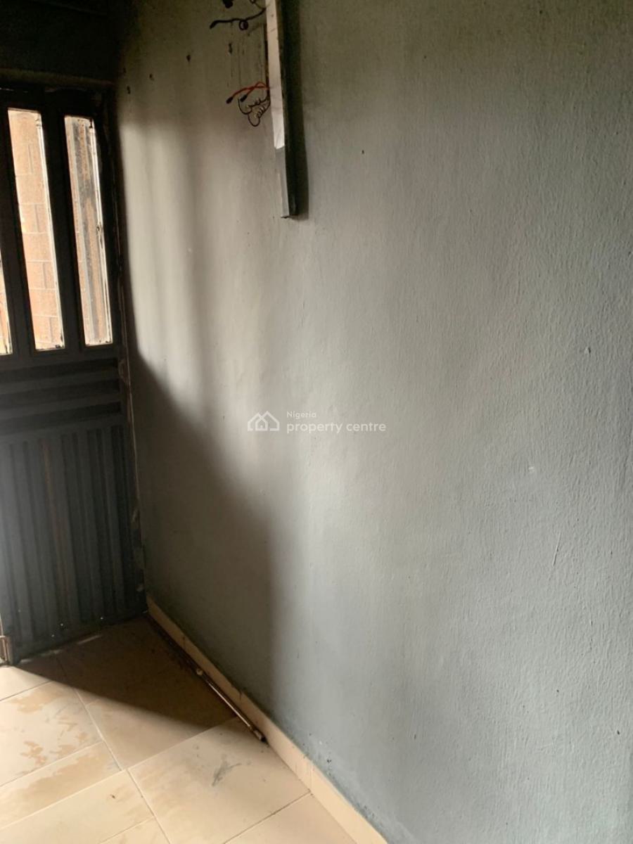 Well Renovated 3 Bedroom with Adequate Parking, Ashi, Ibadan North, Oyo, Flat / Apartment for Rent
