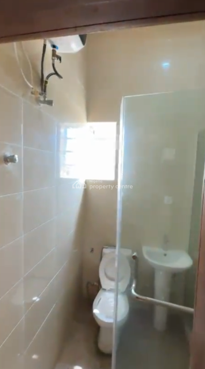 Sweet 2 Bedroom Upstairs, Ikota Gra, Lekki, Lagos, Flat / Apartment for Rent