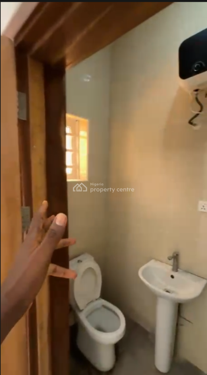 Sweet 2 Bedroom Upstairs, Ikota Gra, Lekki, Lagos, Flat / Apartment for Rent