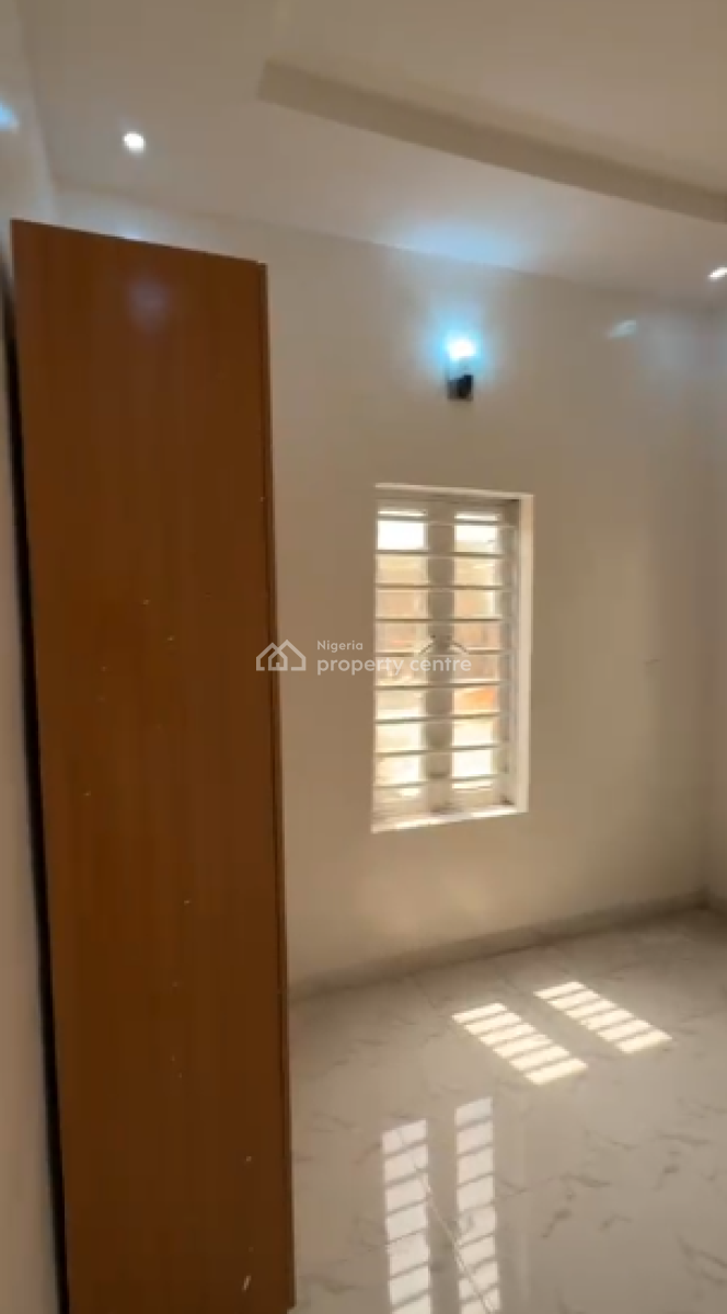Sweet 2 Bedroom Upstairs, Ikota Gra, Lekki, Lagos, Flat / Apartment for Rent