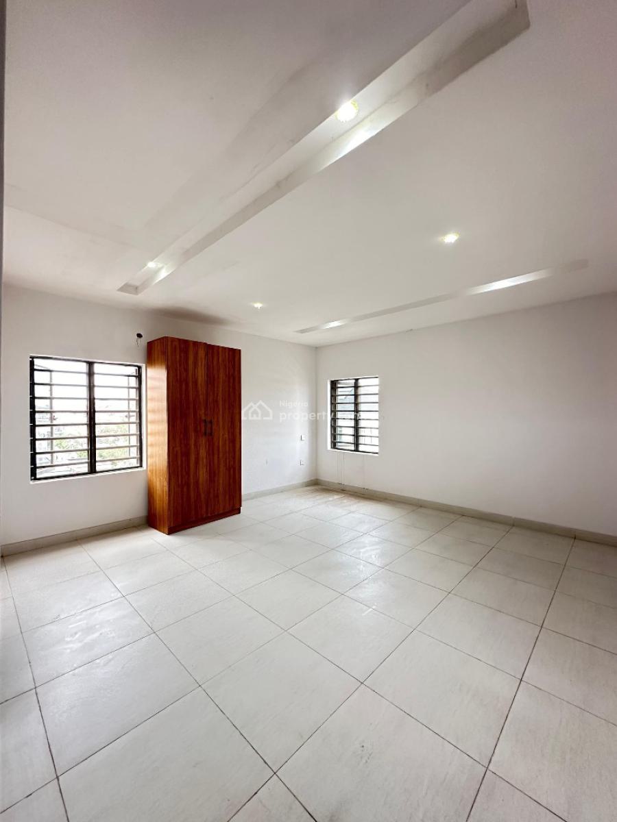 Spacious 2 Bedroom Apartment with  Pool, Elevator and Gym., Lekki Phase 1, Lekki, Lagos, Flat / Apartment for Sale