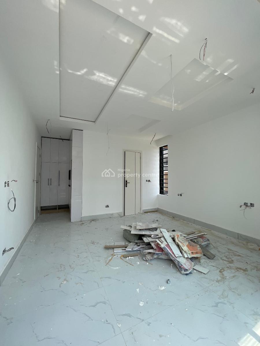 Spacious 2 Bedroom Apartment with Gym and Elevator Suitable for Invest, Lekki Phase 1, Lekki, Lagos, Flat / Apartment for Sale