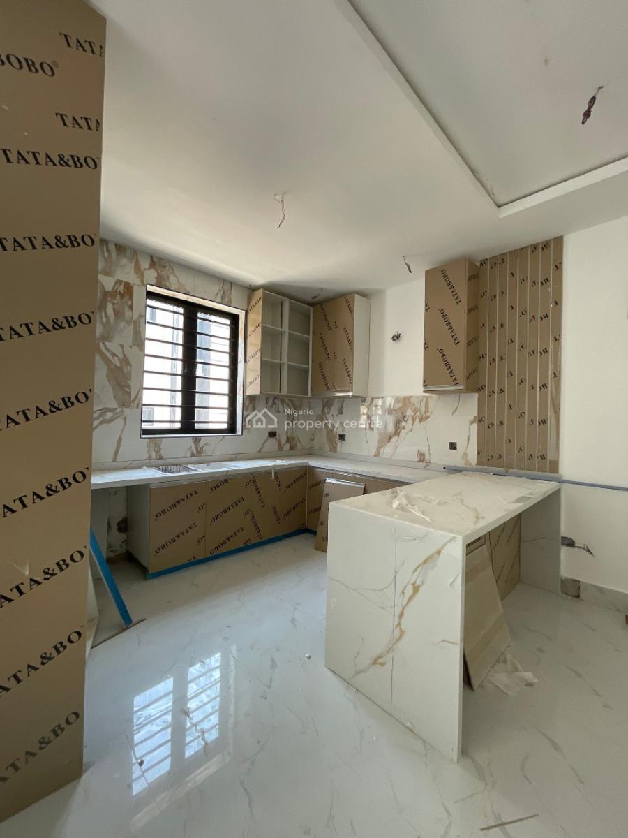 Spacious 2 Bedroom Apartment with Gym and Elevator Suitable for Invest, Lekki Phase 1, Lekki, Lagos, Flat / Apartment for Sale