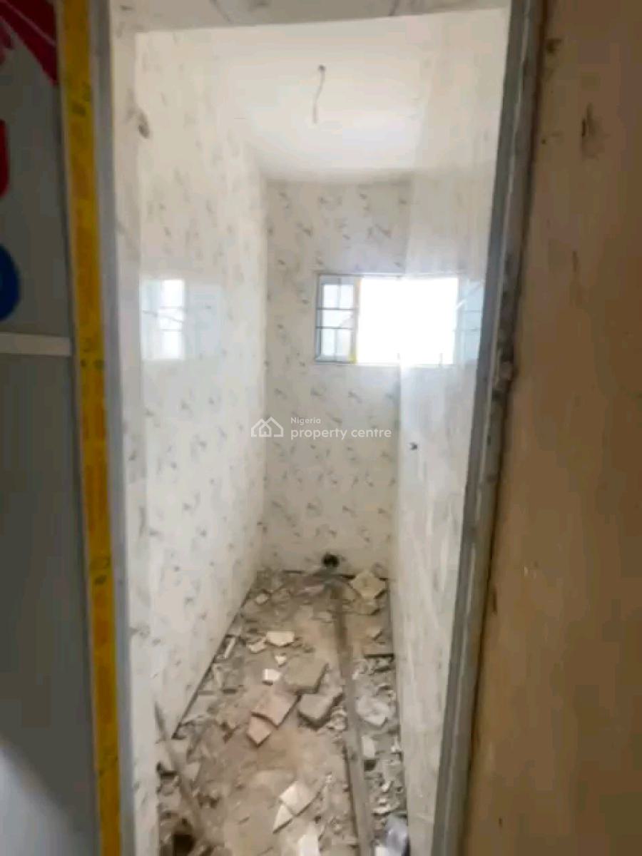 Standard Self Contain, Off Fetuga Street, Ladilak, Pedro, Gbagada, Lagos, Self Contain (single Rooms) for Rent