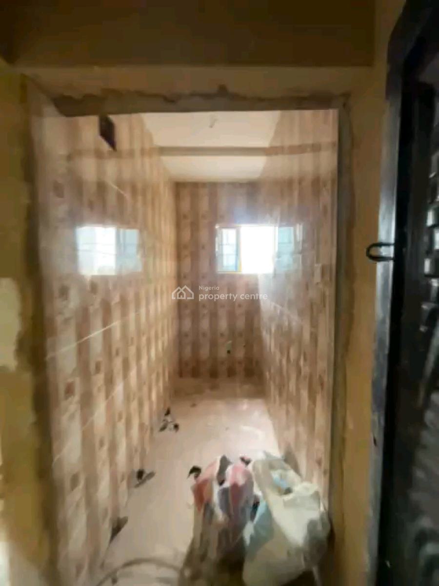 Standard Self Contain, Off Fetuga Street, Ladilak, Pedro, Gbagada, Lagos, Self Contain (single Rooms) for Rent