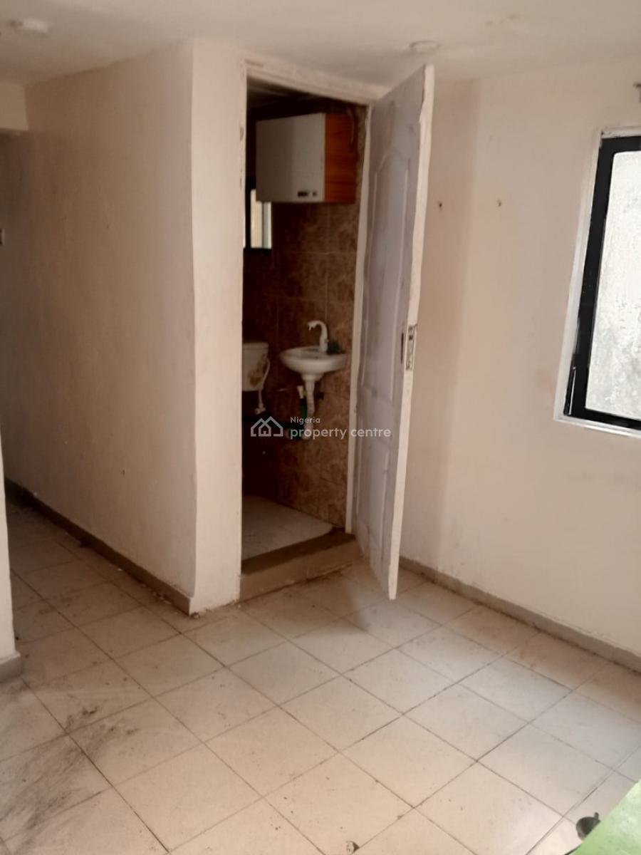 a Standard 3 Bedroom Flat, Gra, Ogudu, Lagos, Flat / Apartment for Rent