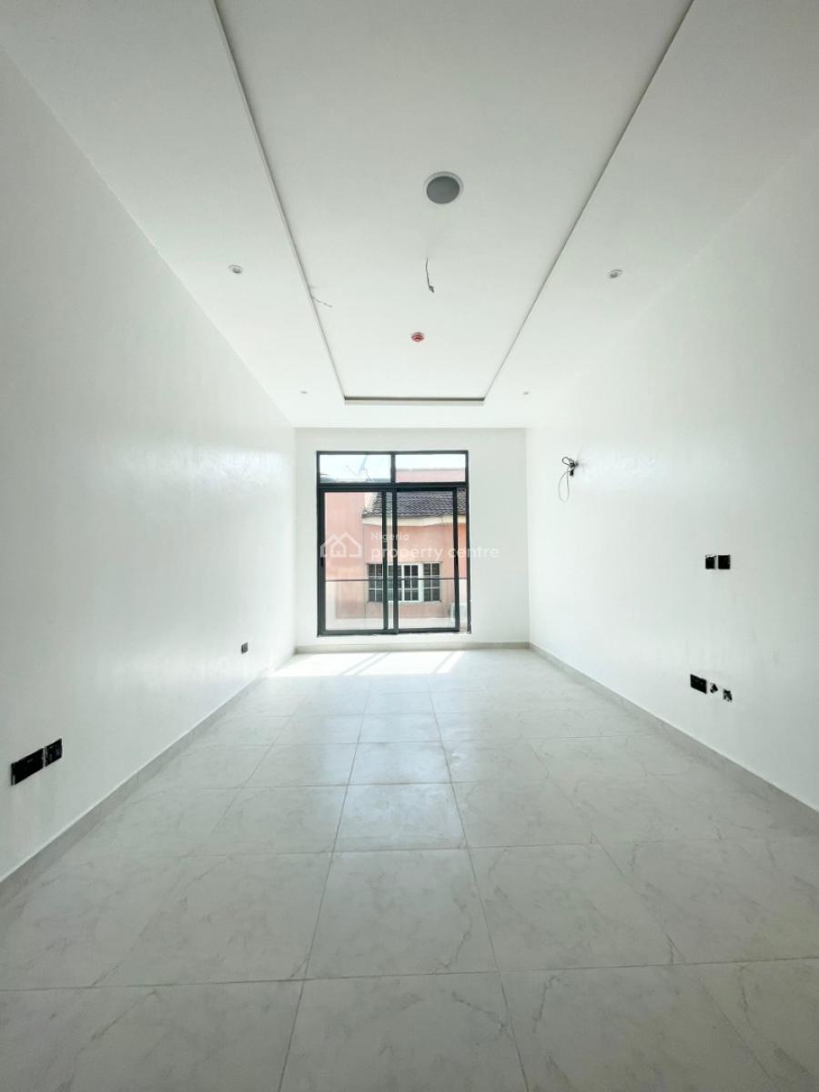 Classic 2 Bedroom Apartment with Pool and Elevator in a Secure Estate, Lekki Phase 1, Lekki, Lagos, Flat / Apartment for Sale