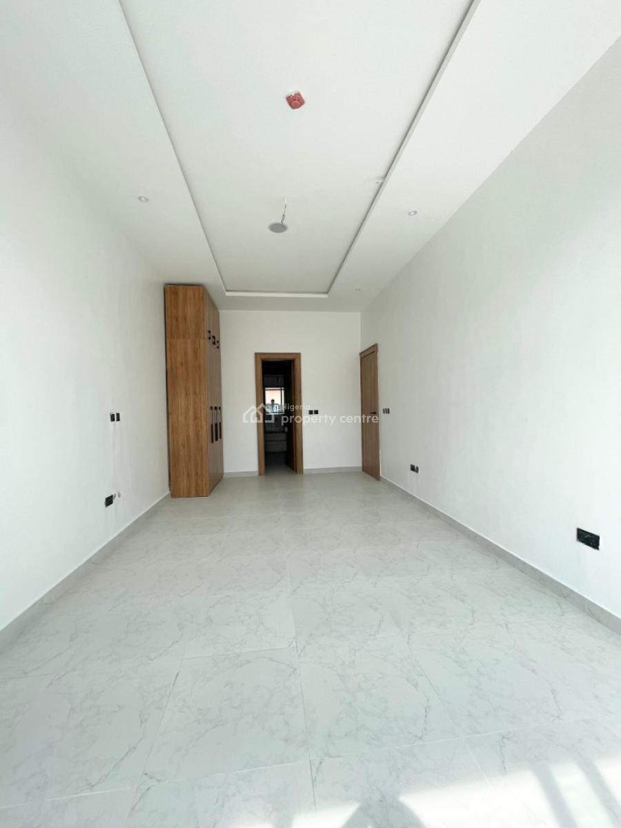 Classic 2 Bedroom Apartment with Pool and Elevator in a Secure Estate, Lekki Phase 1, Lekki, Lagos, Flat / Apartment for Sale