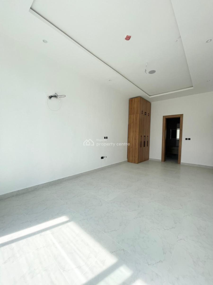 Classic 2 Bedroom Apartment with Pool and Elevator in a Secure Estate, Lekki Phase 1, Lekki, Lagos, Flat / Apartment for Sale