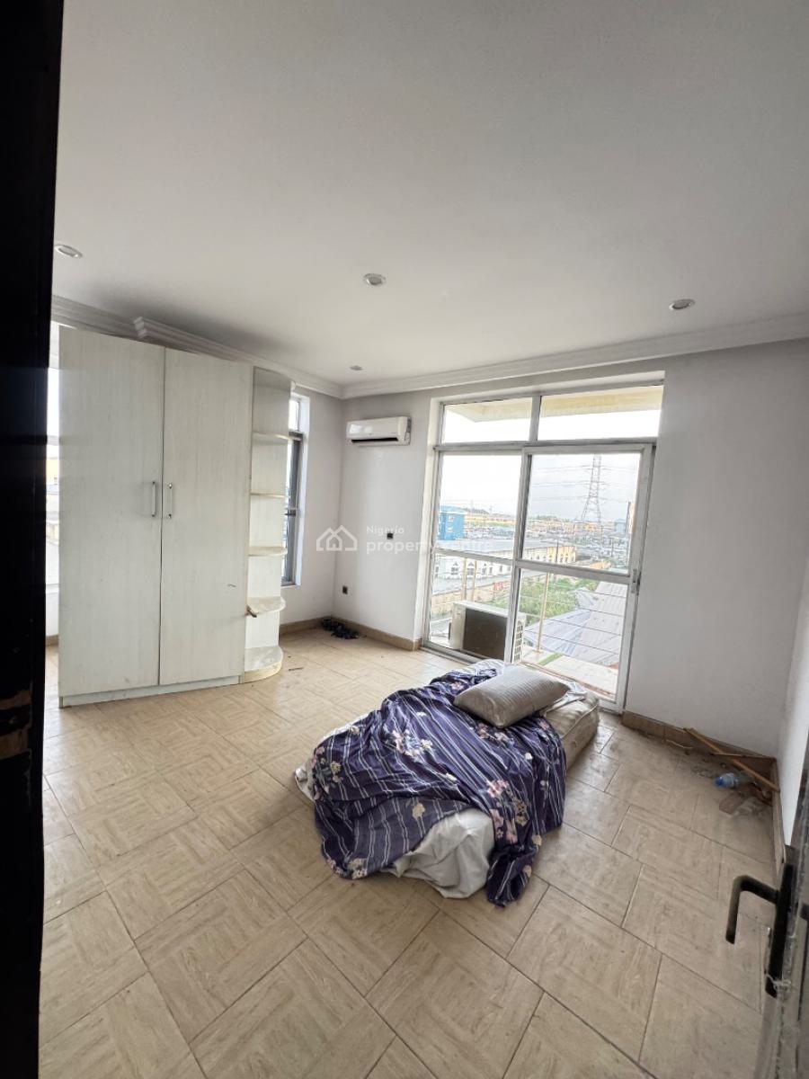 Spacious Nice 2 Bedroom Apartment Gud for Commercial Etc, Beside Idado Estate 🏡 Close to Chevy Estate Espress, Lekki, Lagos, Block of Flats for Sale